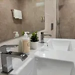 Villa Amores Riverview - Your Scenic Getaway - Uchill *