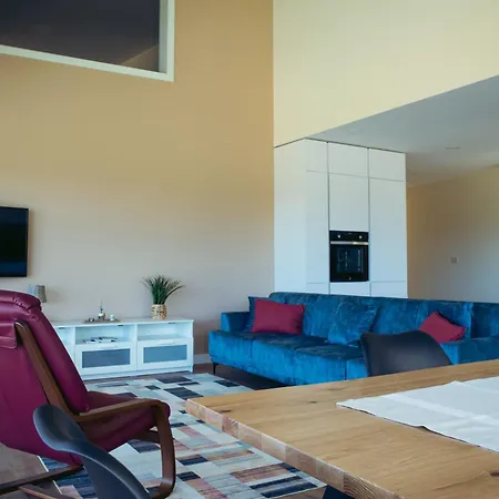 Villa Amores Riverview - Your Scenic Getaway - Uchill