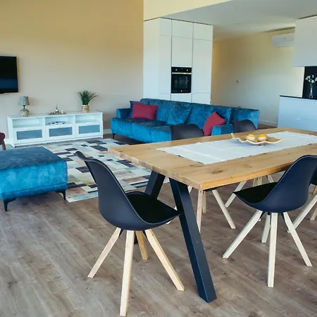 Villa Amores Riverview - Your Scenic Getaway - Uchill *