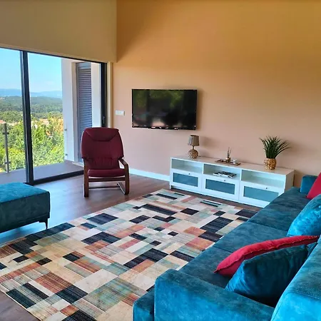 Amores Riverview - Your Scenic Getaway - Uchill Villa *