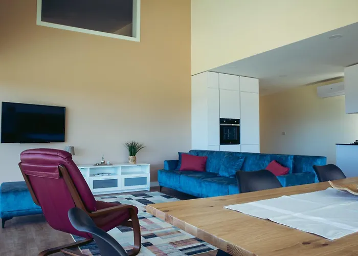 Villa Amores Riverview - Your Scenic Getaway - Uchill