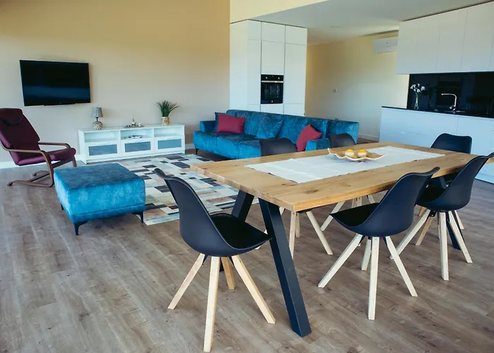 Villa Amores Riverview - Your Scenic Getaway - Uchill *