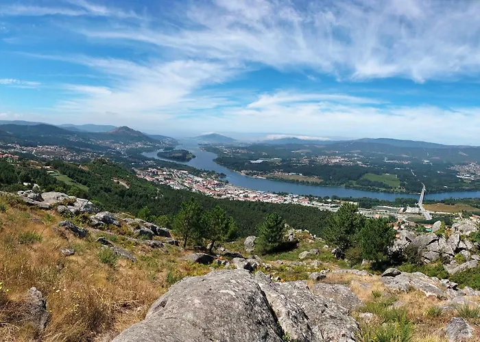 Villa Amores Riverview - Your Scenic Getaway - Uchill Vila Nova de Cerveira